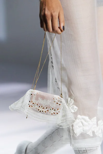 Look 15